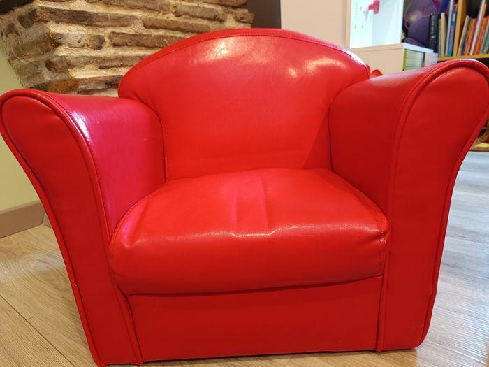 Très beau fauteuil rouge pour enfant simili cuir - photo numéro 5