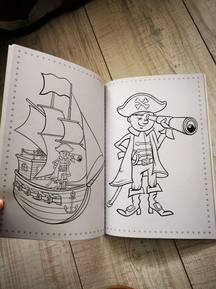 Livre de coloriages pirates 72 coloriages - photo numéro 2