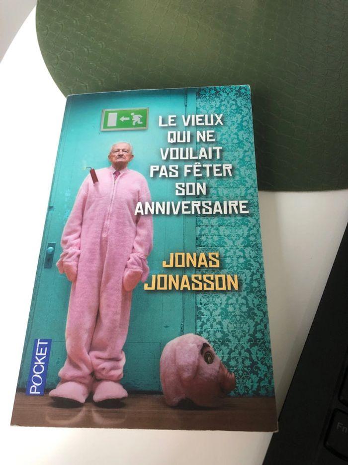 Livre le vieux qui ne voulait pas fêter son anniversaire - photo numéro 1