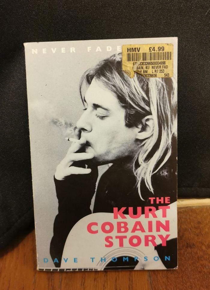 Rare livre kurt Cobain Never fade away - photo numéro 1