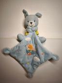 Doudou mignon lapin bleu mouchoir brodé avion Pommette