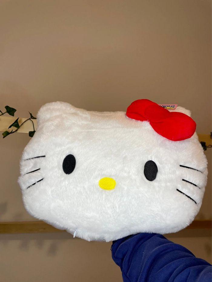 Peluche coussin Hello Kitty grande taille - photo numéro 3