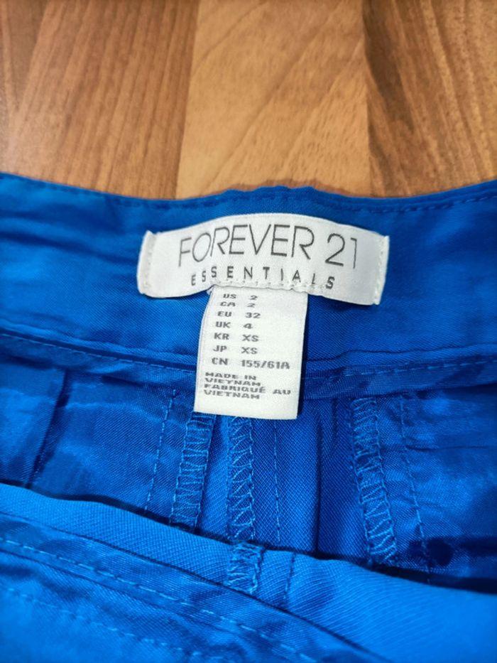 Short bleu léger forever 21 taille 32 - photo numéro 3