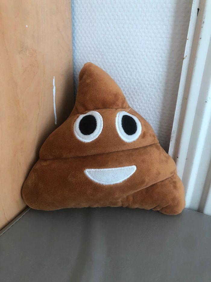 Peluche en forme d’emoji - photo numéro 1