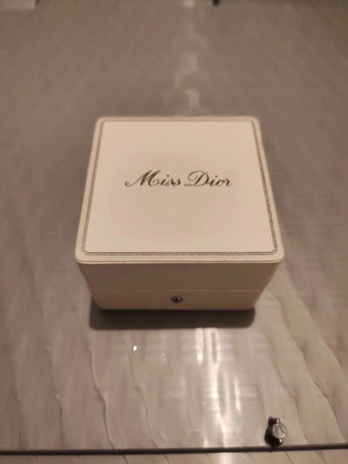 Coffret eau de parfum Miss Dior et bracelet - photo numéro 3