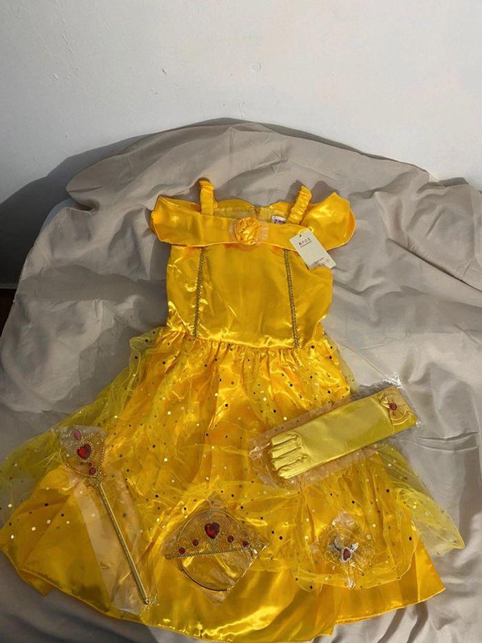 Robe de princesse  jaune et dorée avec accessoires 130 cm - photo numéro 2