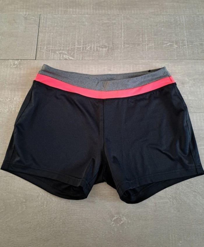 Short de sport taille S - photo numéro 1