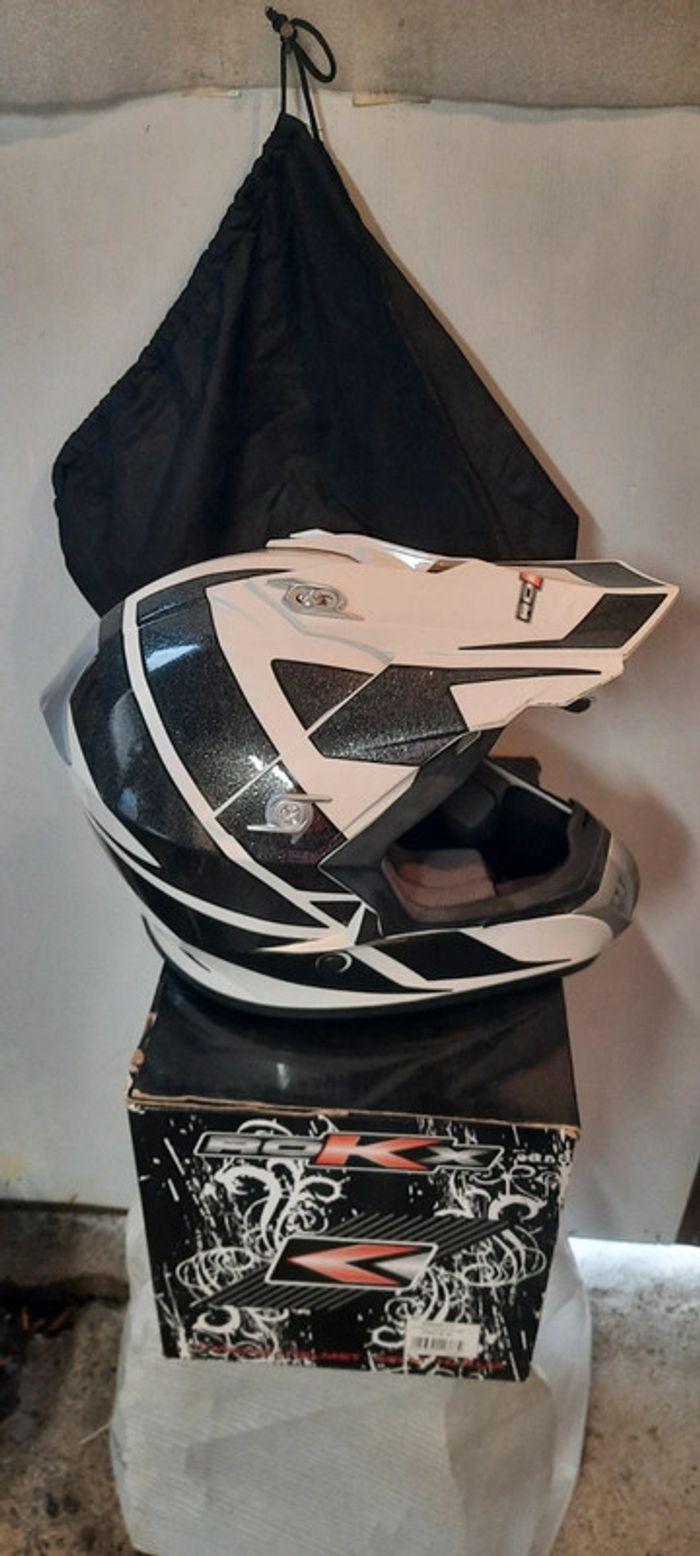 casque moto cross adulte/junior
taille S
55/56cm rokx helmet - photo numéro 1