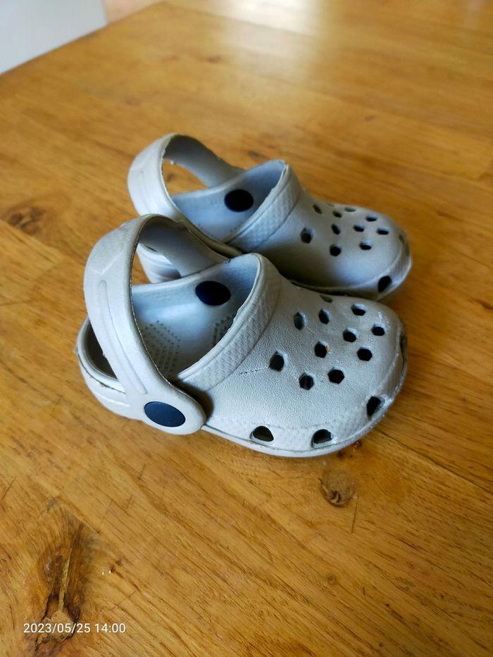 Crocs grises - photo numéro 1