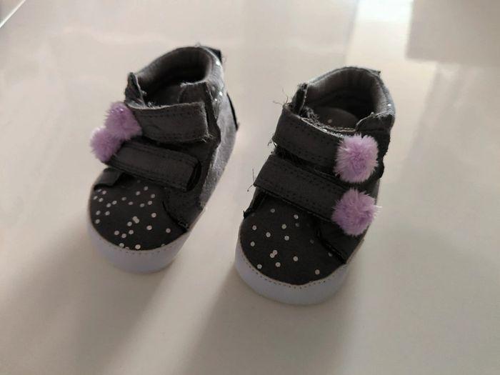 Chaussures bébé 3-6 mois - photo numéro 1