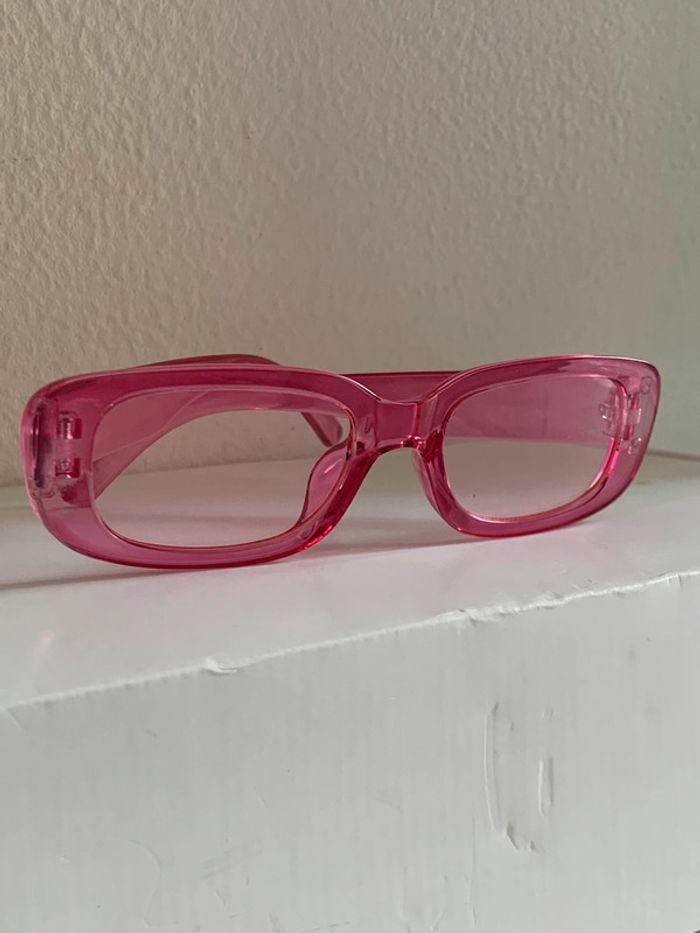 Lunettes de soleil roses