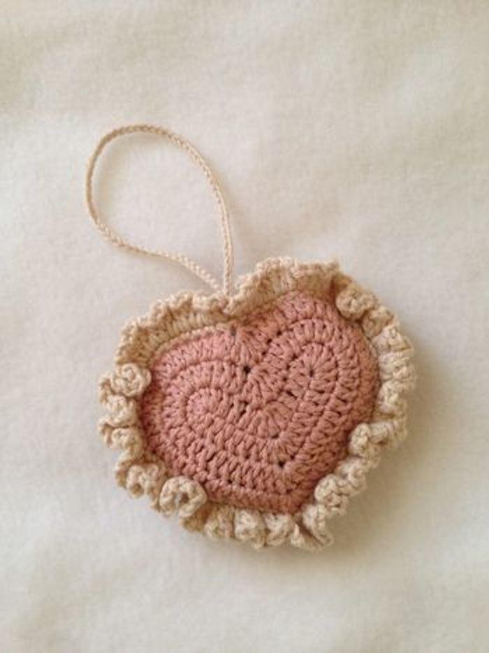 Pochette coeur au crochet - photo numéro 2