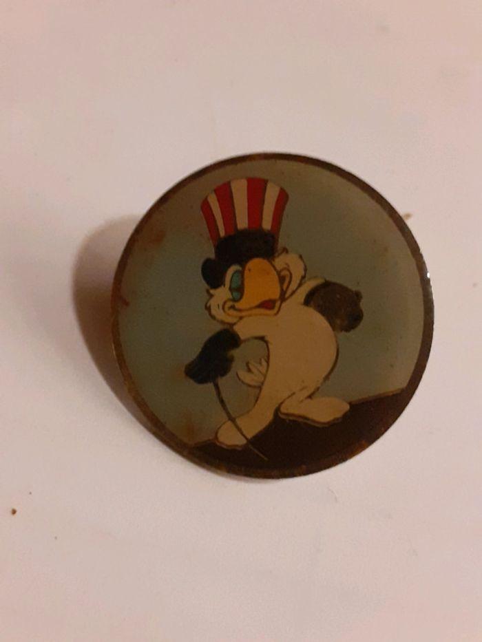 Tres vieux pins canard avec chapeau americain