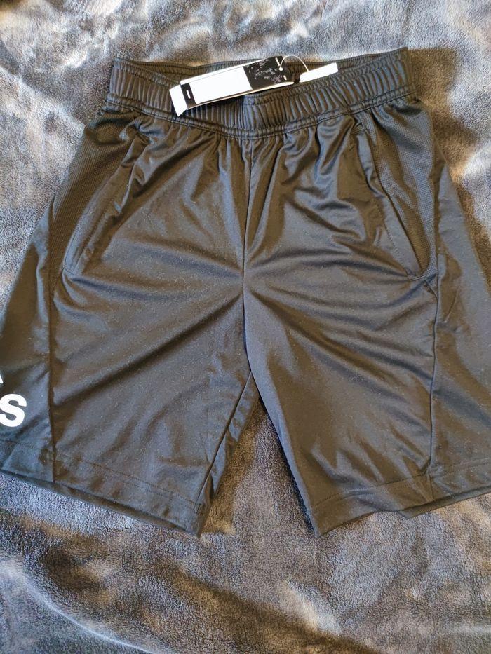 Short adidas 11 ans neuf - photo numéro 3