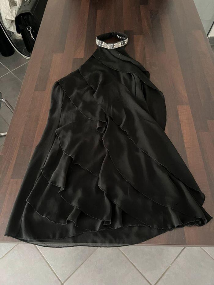 Robe de soirée  noir  parfait état taille 38 - photo numéro 1