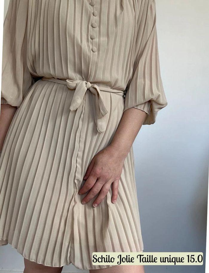 Robe plissée beige Schilo Jolie – Élégante intemporelle, t. unique (36-42), neuve avec étiquette 💖 - photo numéro 6