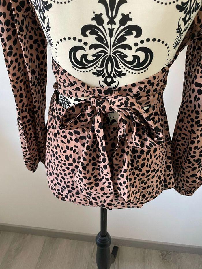 Blouse à manches longues beige rosé léopard noir noeud dos neuf boohoo taille 38 - photo numéro 5