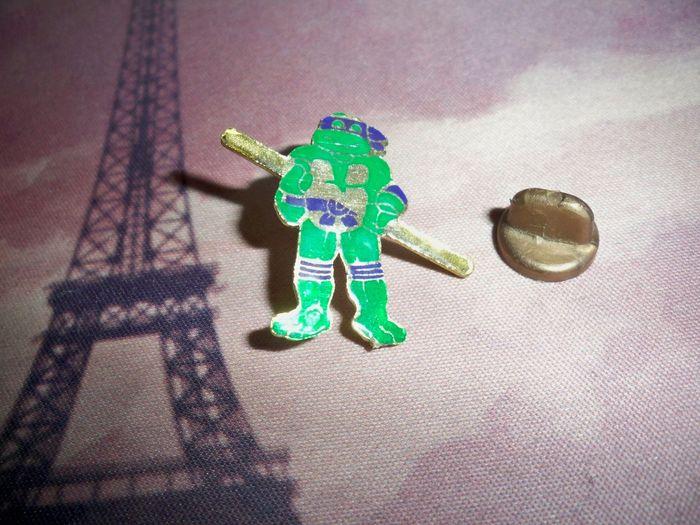 Pin's tortues ninjas plastique rare donaltelo mirage studio - photo numéro 1