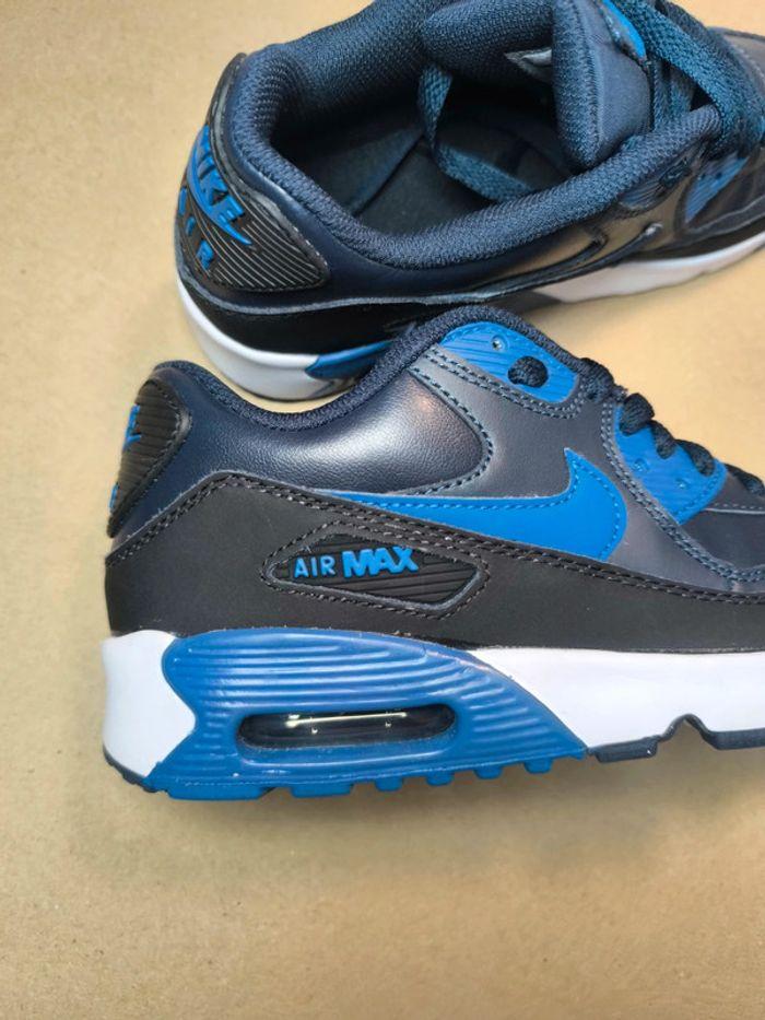 Baskets Nike air max 90 en cuir bleu marine et noir pointure 37.5  neuves sans boîte - photo numéro 9