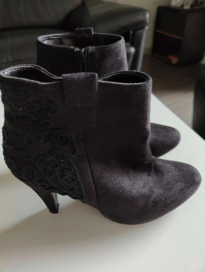 Bottines en daim noir Taille 38 - photo numéro 2