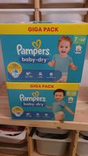 Lot de couches pampers taille 6 et 7