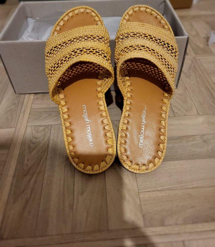 Mules en cuire véritable et raphia jaune et marrons mellow  yellow - photo numéro 1