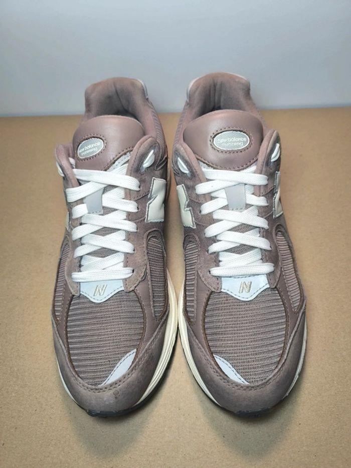 Baskets New Balance 2002r marron latte pointure 42.5 très bon état - photo numéro 4