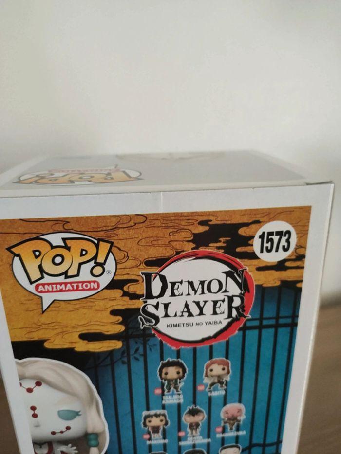 Figurine funko pop Spider demon mother 1573 glow chase - photo numéro 5