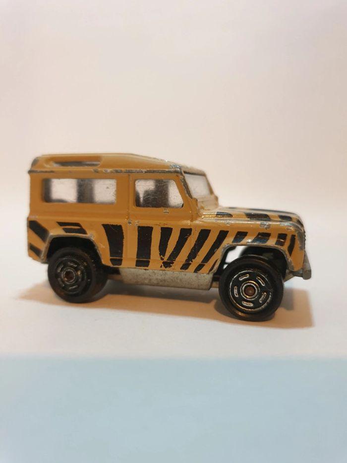 Majorette 266 4x4 Land Rover Defender 90 Safari - 1/60 🇫🇷 - photo numéro 4