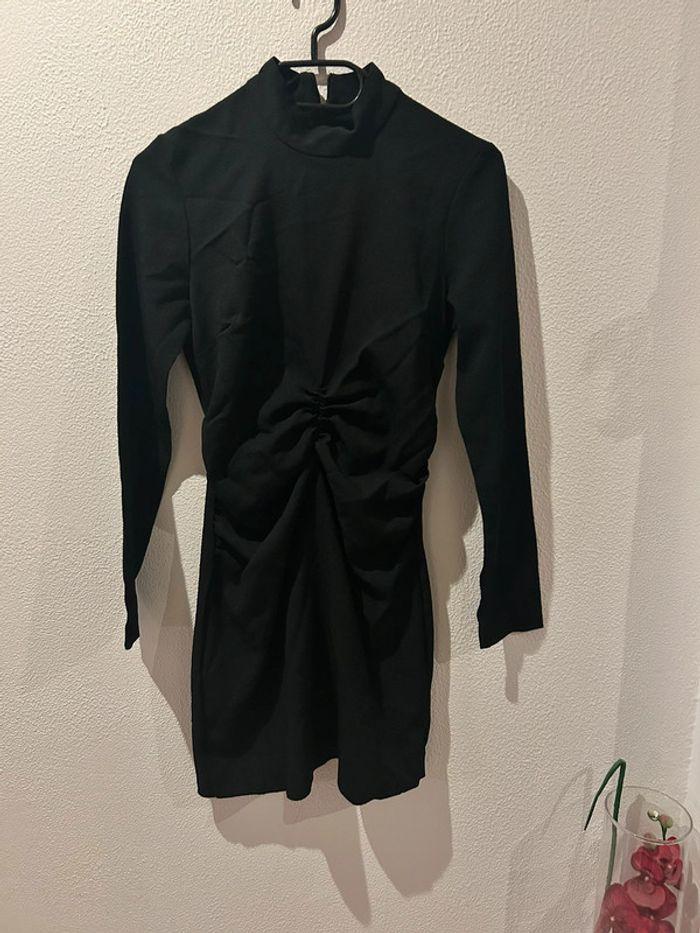 Robe noire ajustée taille s Zara - photo numéro 2