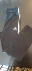 jogging Adidas taille 13/14 ans