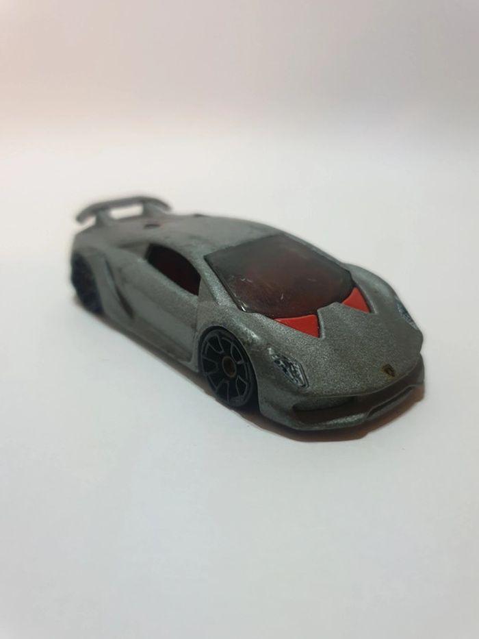 Hot Wheels 2013 Lamborghini Sesto Elemento Grise - 1/64 - photo numéro 4