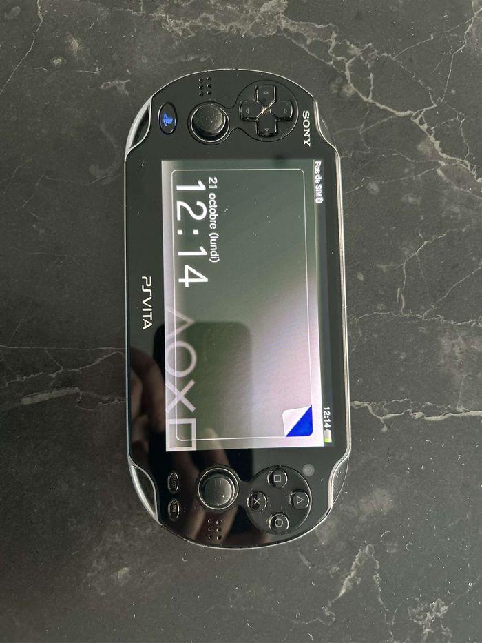 PS vita 1000 oled 3G+/WIFI version Henkaku ( craquée ) + jeux illimités + carte mémoire 8 gigas - photo numéro 2