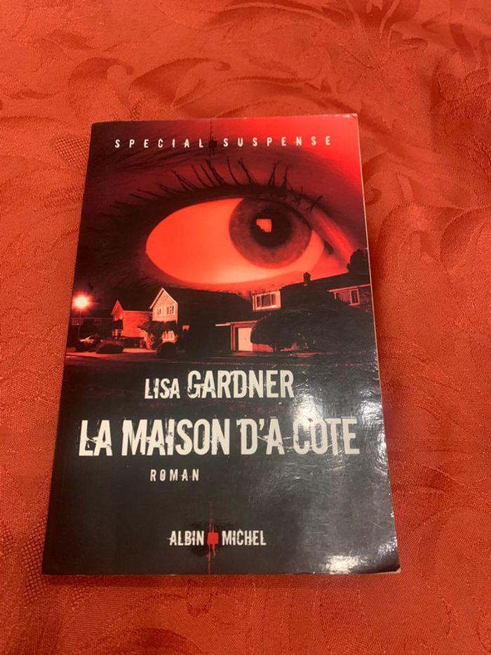 Livre L. Gardner « La maison d à côté « - photo numéro 1