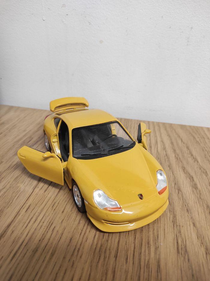 Voiture 1/24 Porsche Carrera 911 - photo numéro 1