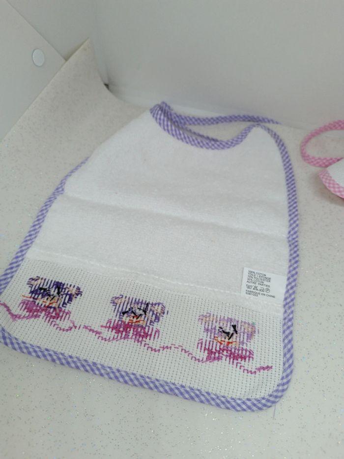 Bavoir bavouille brodé broderie violet purple rose pink fleur flower ours Bear ourson bib bébé baby - photo numéro 6