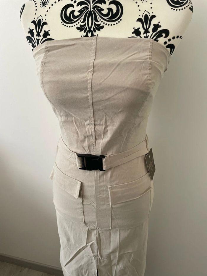 Robe beige bustier extensible mi longue poche et ceinture fendu devant neuf Willy Z taille S/M - photo numéro 2