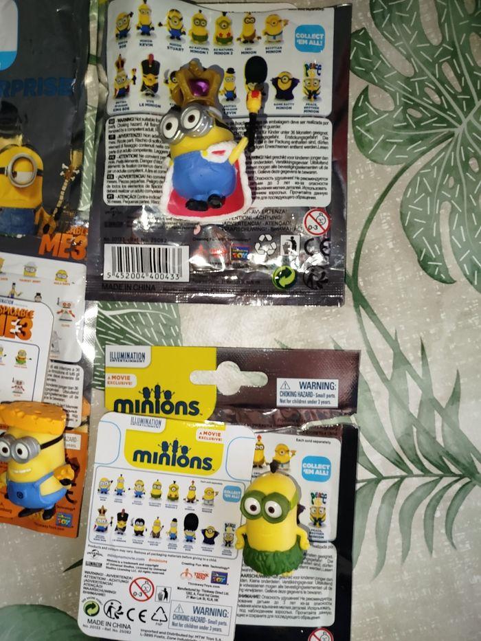 Lit 7 figurines les minions avec emballage - photo numéro 3