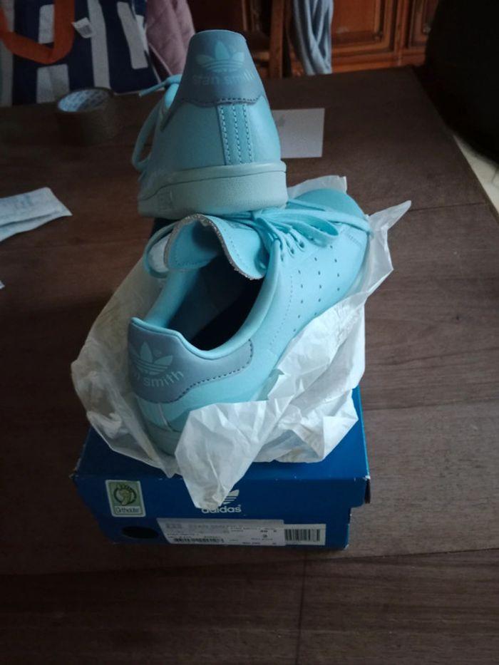 Basket Adidas édition limité bleu glacé fille 35 - photo numéro 3