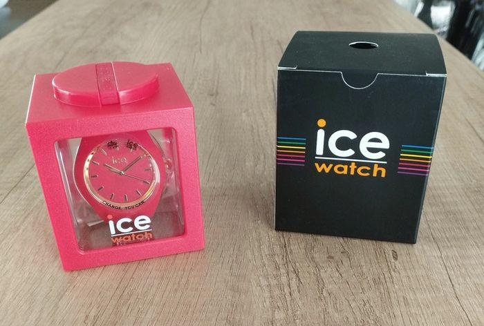 Montre femme rouge et dorée silicone taille M Ice Watch - photo numéro 1