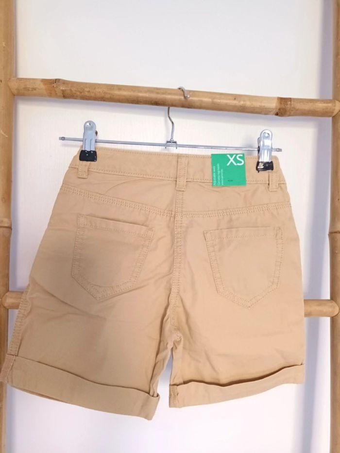 Short chino beige United Colors of Benetton 4 - 5 ans 110 cm neuf avec étiquette 🏷 - photo numéro 3