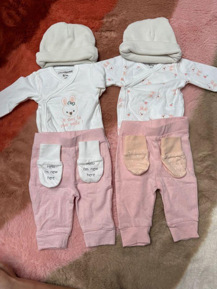 Deux tenues naissance - photo numéro 1