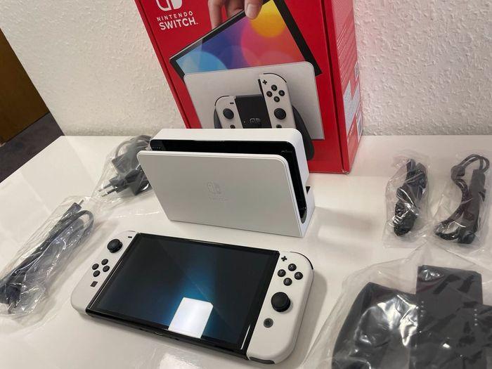 Nintendo Switch Oled Édition + 3 Jeux Switch/ Neuf + Accessoires - photo numéro 8