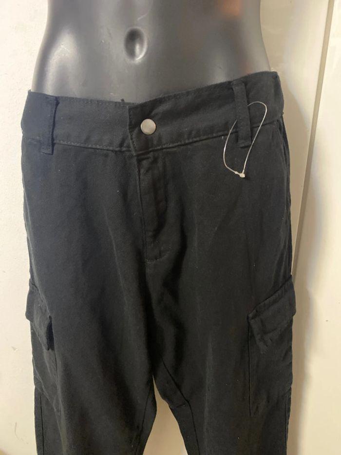 Pantalon jean  cargo neuf. Taille S. - photo numéro 2