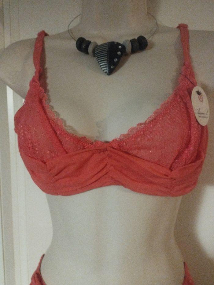 Ensemble de lingerie neuf avec armatures sans rembourrage 95C L pour le bas - photo numéro 2