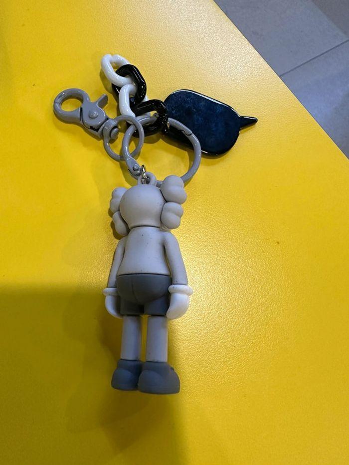 Porte clefs Kaws - photo numéro 2