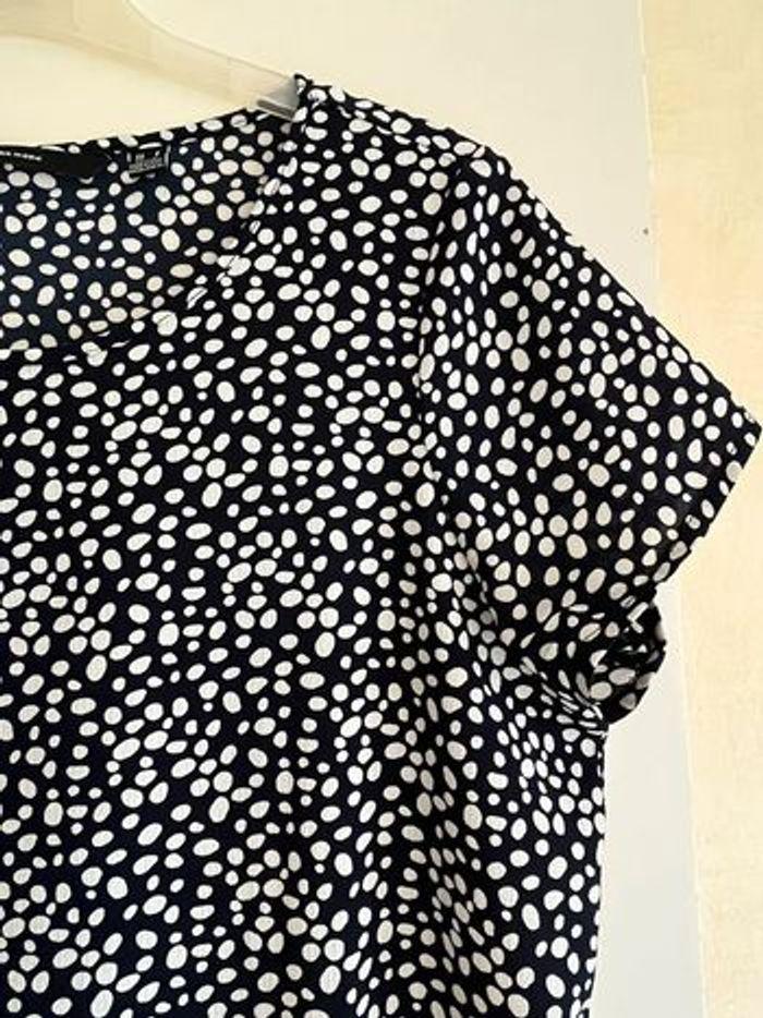 Blouse fluide manches courtes bleu marine à motifs blancs taille S Vero Moda - photo numéro 4