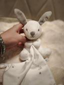 Doudou peluche lapin My Little Bunny, blanc gris mouchoir Sweet Dreams SIMBA TOYS