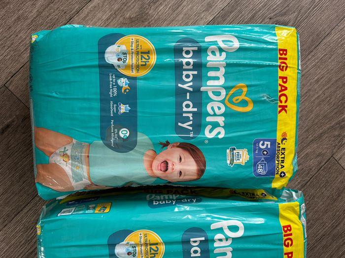 Lot 2 sachets couches Pampers taille 5+ - photo numéro 3