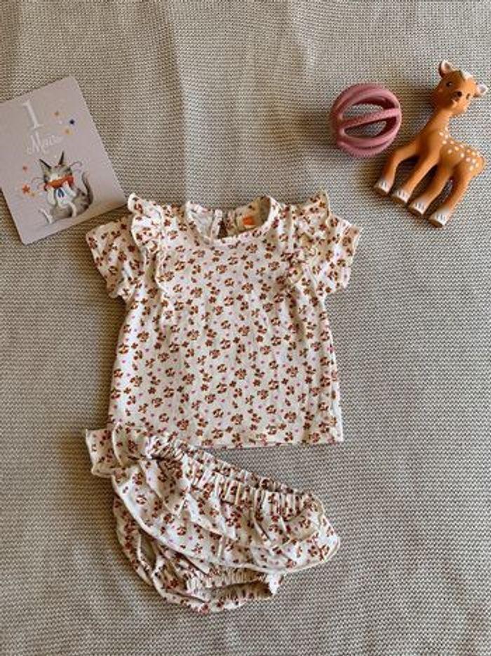 Ensemble été fleuri T-shirt et bloomer HEMA 1 mois - photo numéro 1